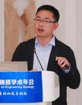 张明礼：匠心耕耘 用爱育人
